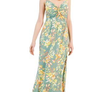 Darling summer dress with strap detail